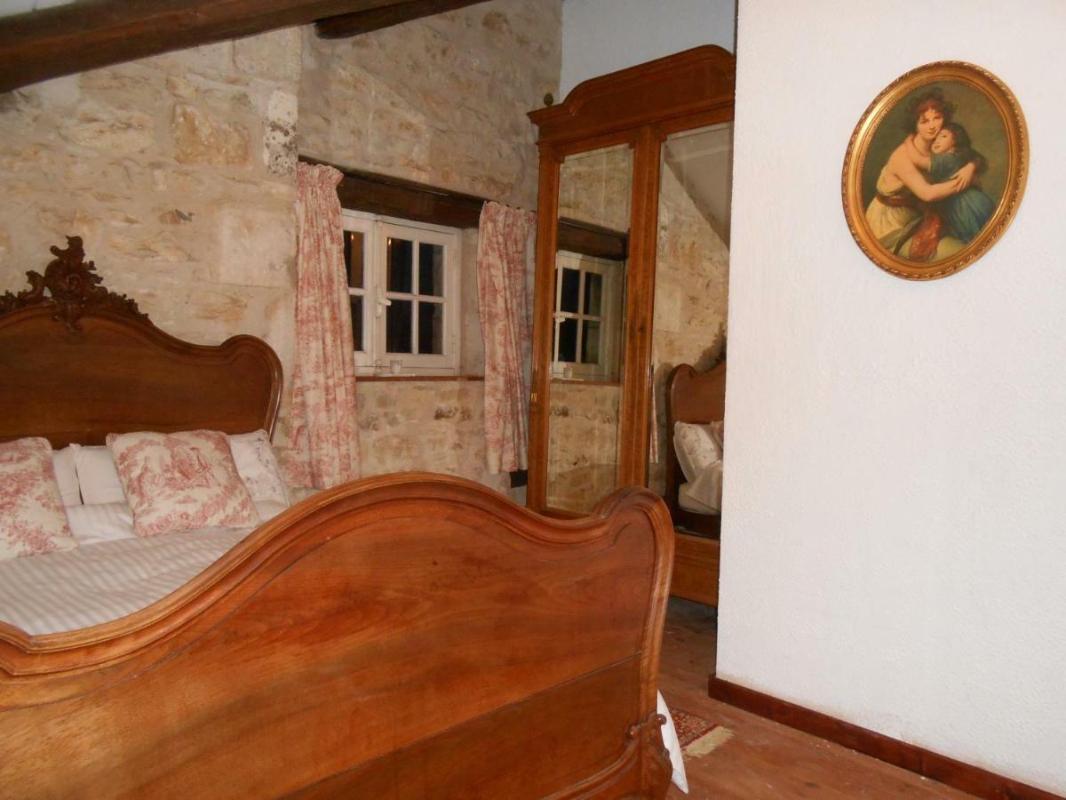 Bed and Breakfast Chat Noir Gite Et Chambre D'Hotes Genouille  Exterior foto